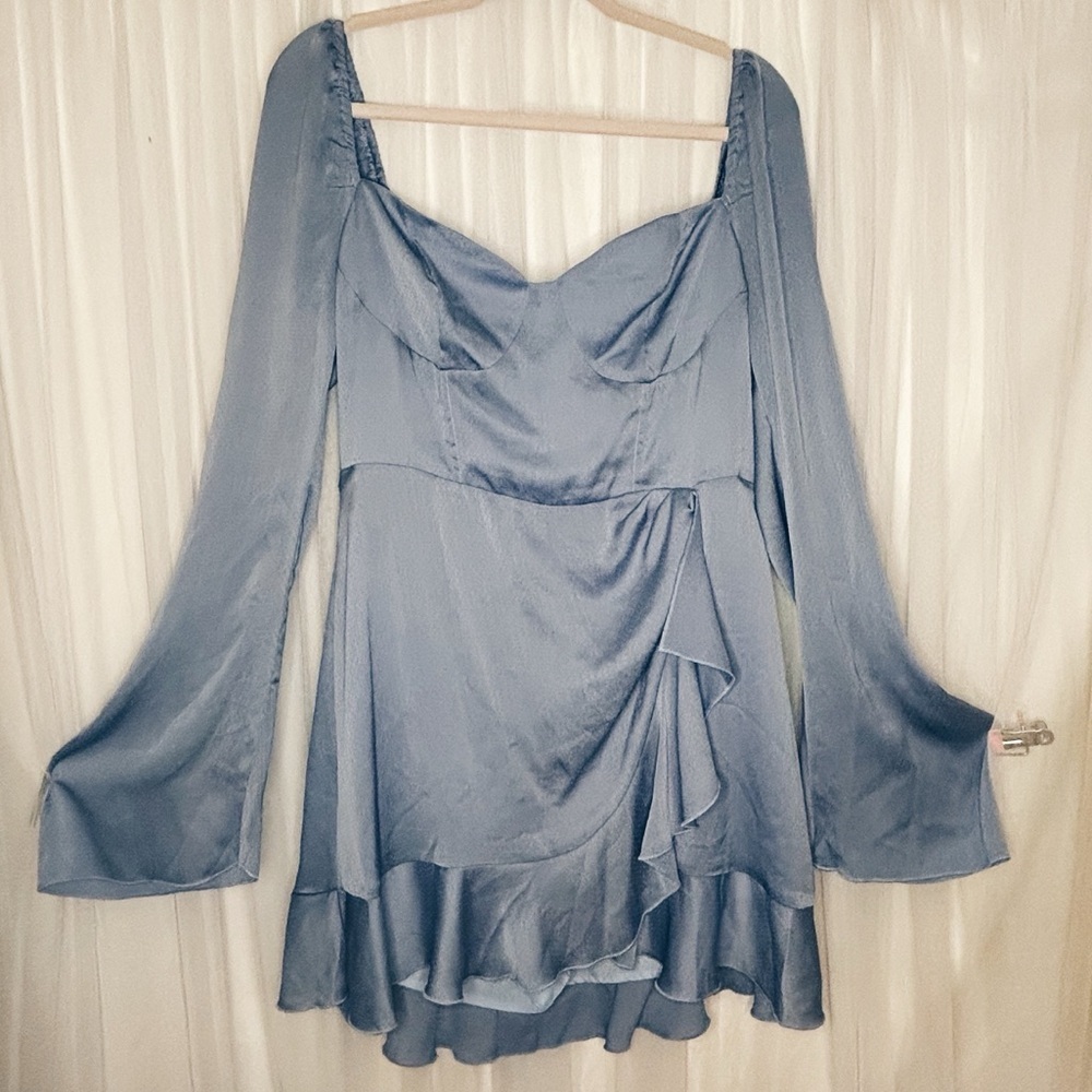 Elegant Blue Dress - Picture 2 of 5